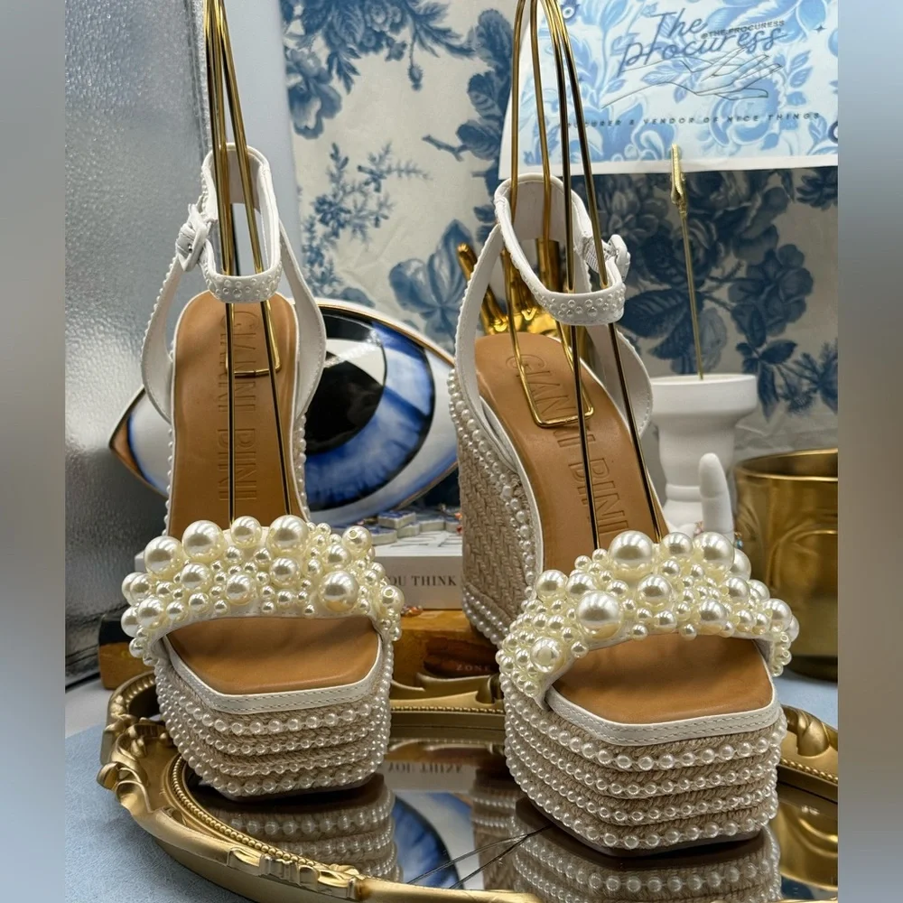 🆕 GIANNI BINI 🧿 NWOB Savanna Pearl Ornamented Platform Wedge Sandals, Sz 8.5